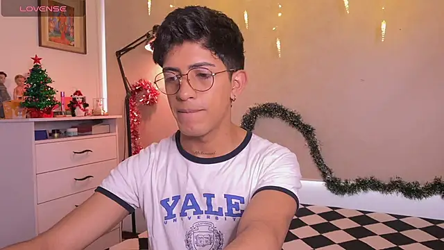 Snapshot of teobowny_ chatting on 12/17/25, 06:47 teobowny online show from 12/17/25, 06:47