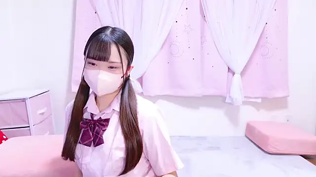 Snapshot of MAIKA_pyon chatting on 12/04/24, 10:13 MAIKA pyon online show from 12/04/24, 10:13