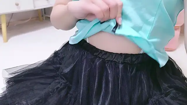 Snapshot of MAIKA_pyon chatting on 03/06/25, 06:26 MAIKA pyon online show from 03/06/25, 06:26