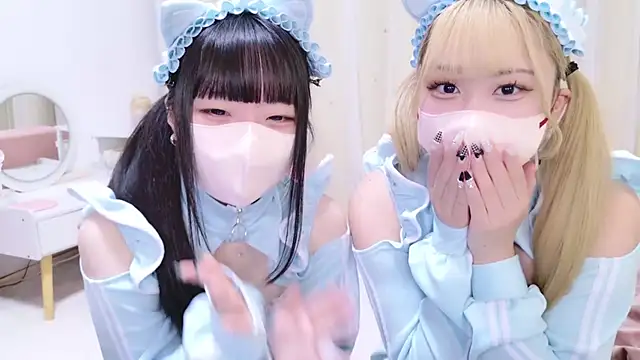Snapshot of MAIKA_pyon chatting on 03/22/25, 05:20 MAIKA pyon online show from 03/22/25, 05:20