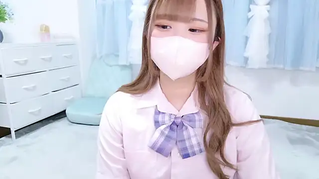 Snapshot of MAIKA_pyon chatting on 10/05/25, 03:27 MAIKA pyon online show from 10/05/25, 03:27