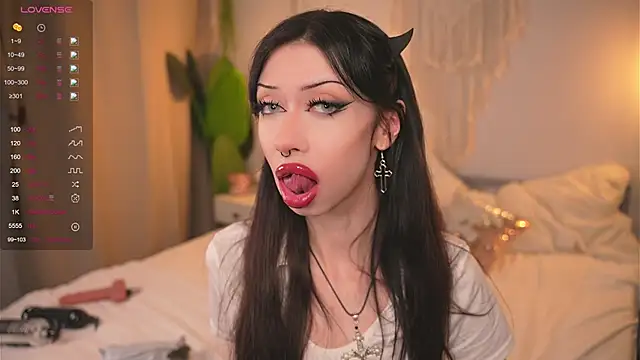 Devilsss toy online show from 10/24/25, 03:52