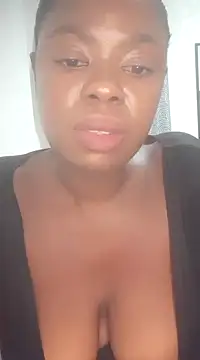 Snapshot of Luciouslips00 chatting on 01/08/25, 01:32 Luciouslips00 online show from 01/08/25, 01:32