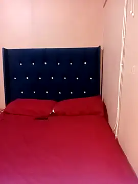 Snapshot of Luciouslips00 chatting on 02/13/26, 02:24 Luciouslips00 online show from 02/13/26, 02:24