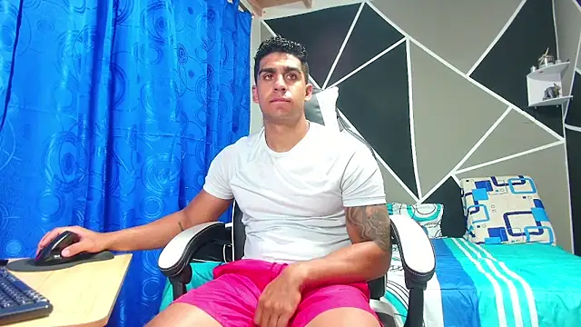 Snapshot of astrom_greyy chatting on 10/25/25, 12:40 astrom greyy online show from 10/25/25, 12:40