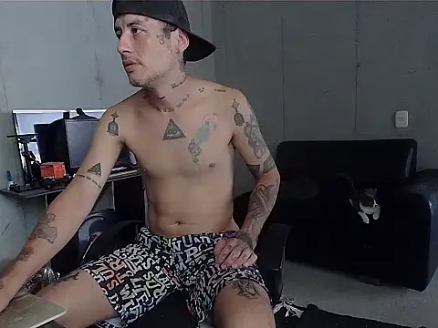 Snapshot of patrik_tattoo_ chatting on 04/01/26, 05:43 patrik tattoo online show from 04/01/26, 05:43