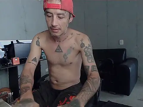 Snapshot of patrik_tattoo_ chatting on 04/08/26, 05:13 patrik tattoo online show from 04/08/26, 05:13
