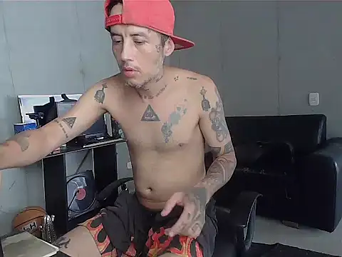 Snapshot of patrik_tattoo_ chatting on 04/10/26, 04:23 patrik tattoo online show from 04/10/26, 04:23