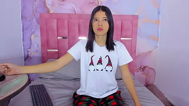 Snapshot of LizzMartin chatting on 12/28/24, 07:11 LizzMartin online show from 12/28/24, 07:11