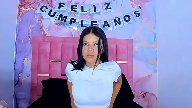 Snapshot of LizzMartin chatting on 01/30/25, 06:43 LizzMartin online show from 01/30/25, 06:43