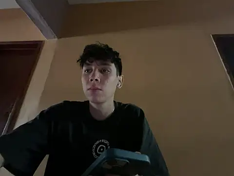 Snapshot of Omaaaaaaa00001 chatting on 02/06/25, 07:18 Omaaaaaaa00001 online show from 02/06/25, 07:18