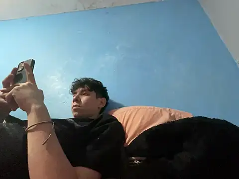 Snapshot of Omaaaaaaa00001 chatting on 02/12/25, 07:24 Omaaaaaaa00001 online show from 02/12/25, 07:24