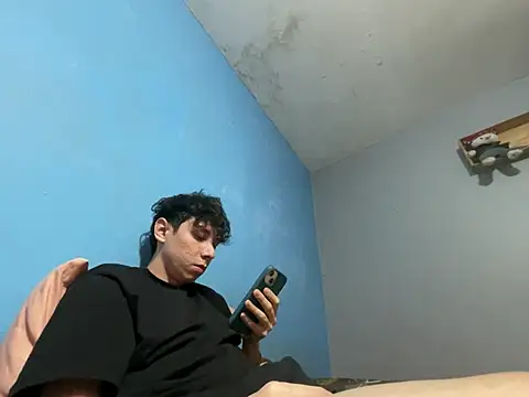 Snapshot of Omaaaaaaa00001 chatting on 02/28/25, 12:32 Omaaaaaaa00001 online show from 02/28/25, 12:32