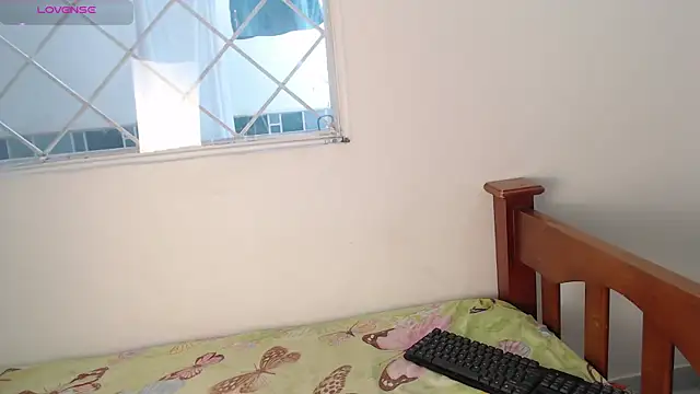 Snapshot of Lola_sweeet18 chatting on 01/07/26, 11:45 Lola sweeet18 online show from 01/07/26, 11:45