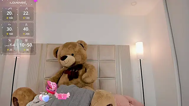 Snapshot of saraamiller_ chatting on 02/11/25, 04:01 saraamiller online show from 02/11/25, 04:01