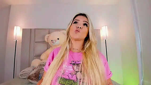 Snapshot of saraamiller_ chatting on 02/27/26, 08:42 saraamiller online show from 02/27/26, 08:42