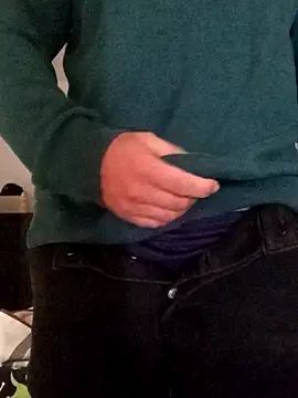 Snapshot of Dyr08 chatting on 01/30/25, 07:37 Dyr08 online show from 01/30/25, 07:37