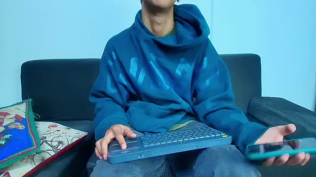 Snapshot of hares_mds chatting on 11/28/25, 02:31 hares mds online show from 11/28/25, 02:31