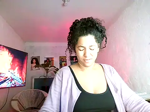 Snapshot of bellacrespalatina chatting on 07/06/26, 04:53 bellacrespalatina online show from 07/06/26, 04:53