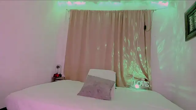 Snapshot of Lauu_G chatting on 03/18/25, 12:27 Lauu G online show from 03/18/25, 12:27