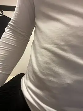 YU-KI00 online show from 11/13/25, 09:30