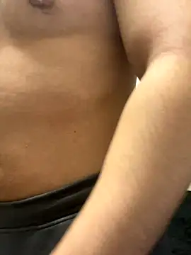 YU-KI00 online show from 11/30/25, 11:36