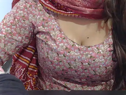 Snapshot of cutie-taara chatting on 01/16/25, 12:20 cutie-taara online show from 01/16/25, 12:20