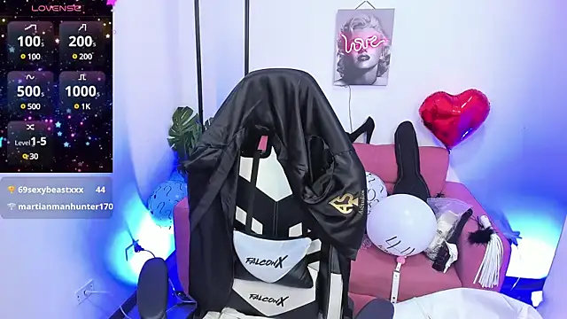 Snapshot of blackberrys_ chatting on 02/17/25, 11:55 blackberrys  online show from 02/17/25, 11:55