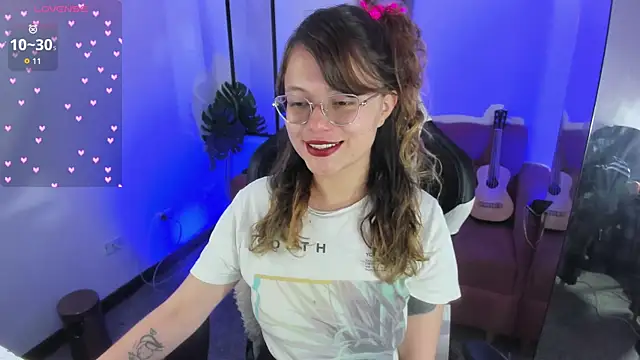 Snapshot of blackberrys_ chatting on 10/13/25, 01:44 blackberrys  online show from 10/13/25, 01:44