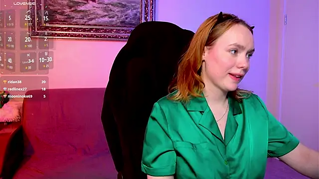 Snapshot of Kari_Lunna chatting on 12/14/24, 07:07 Kari Lunna online show from 12/14/24, 07:07