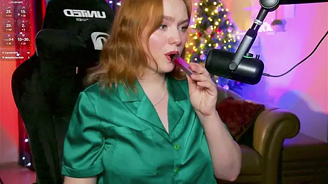 Snapshot of Kari_Lunna chatting on 12/21/24, 06:52 Kari Lunna online show from 12/21/24, 06:52