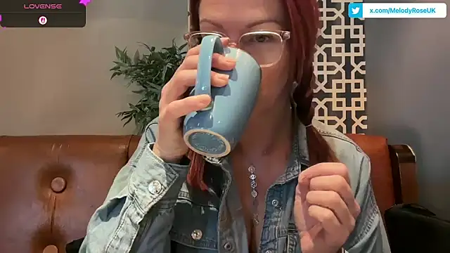 Snapshot of MelodyRoseUk chatting on 11/25/25, 10:48 MelodyRoseUk online show from 11/25/25, 10:48