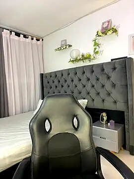 Amiirra  online show from 09/10/25, 06:24