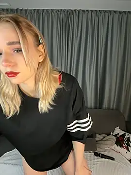 Snapshot of Eva_Millss chatting on 12/13/24, 04:49 Eva Millss online show from 12/13/24, 04:49