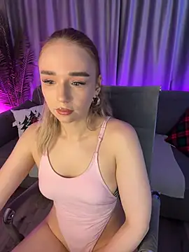 Snapshot of Eva_Millss chatting on 12/16/24, 01:11 Eva Millss online show from 12/16/24, 01:11