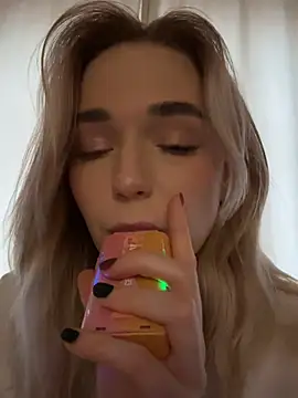 Snapshot of Eva_Millss chatting on 12/27/24, 01:07 Eva Millss online show from 12/27/24, 01:07