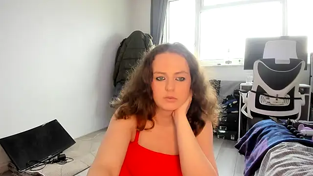 Snapshot of ENGLISHEMILY_69 chatting on 01/07/25, 12:41 ENGLISHEMILY 69 online show from 01/07/25, 12:41