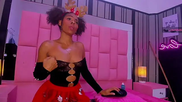 Snapshot of Brithanyslim chatting on 12/19/24, 07:51 Brithanyslim online show from 12/19/24, 07:51