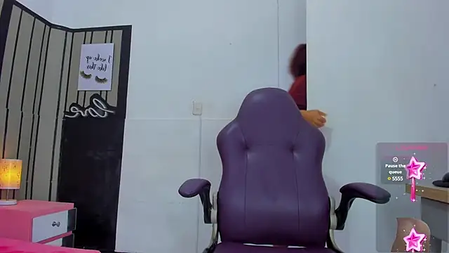 Snapshot of Brithanyslim chatting on 01/21/25, 11:34 Brithanyslim online show from 01/21/25, 11:34