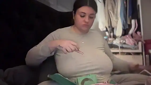 Snapshot of curvybabesx1 chatting on 10/12/25, 02:49 curvybabesx1 online show from 10/12/25, 02:49