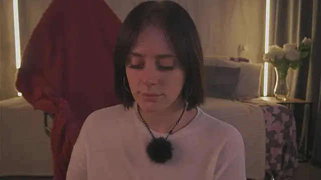Emmi Flowers online show from 04/29/26, 01:04