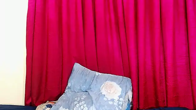 Snapshot of xSpicyQueen8x chatting on 12/07/24, 04:03 xSpicyQueen8x online show from 12/07/24, 04:03