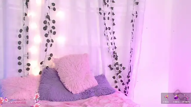 Snapshot of centaurigirl chatting on 01/10/25, 01:53 centaurigirl online show from 01/10/25, 01:53