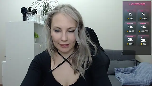 Snapshot of Sunny_bunny6 chatting on 01/11/25, 01:32 Sunny bunny6 online show from 01/11/25, 01:32
