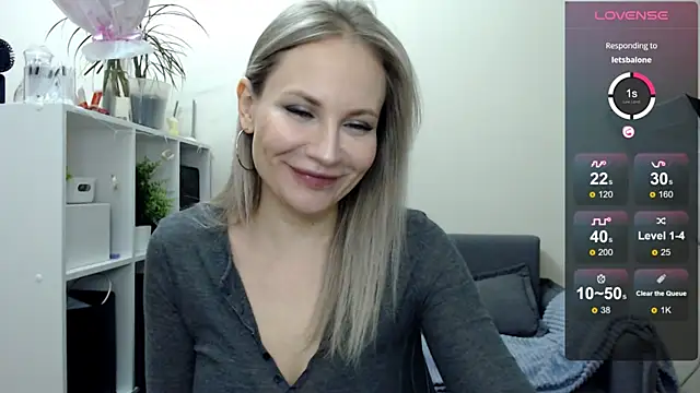 Snapshot of Sunny_bunny6 chatting on 03/14/25, 04:32 Sunny bunny6 online show from 03/14/25, 04:32