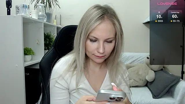 Snapshot of Sunny_bunny6 chatting on 10/17/25, 02:48 Sunny bunny6 online show from 10/17/25, 02:48