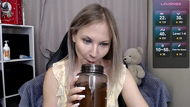 Snapshot of Sunny_bunny6 chatting on 02/04/26, 03:12 Sunny bunny6 online show from 02/04/26, 03:12