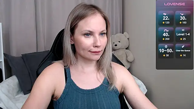 Snapshot of Sunny_bunny6 chatting on 02/25/26, 01:43 Sunny bunny6 online show from 02/25/26, 01:43