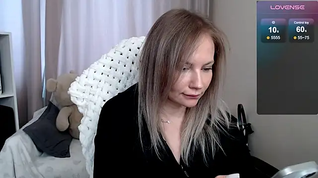 Snapshot of Sunny_bunny6 chatting on 04/11/26, 04:17 Sunny bunny6 online show from 04/11/26, 04:17
