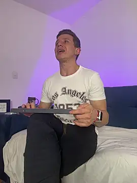 Andrewfalcon online show from 11/11/25, 07:36